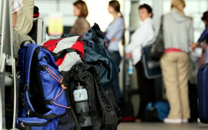 Halting emigration: what solutions do politicians envision?