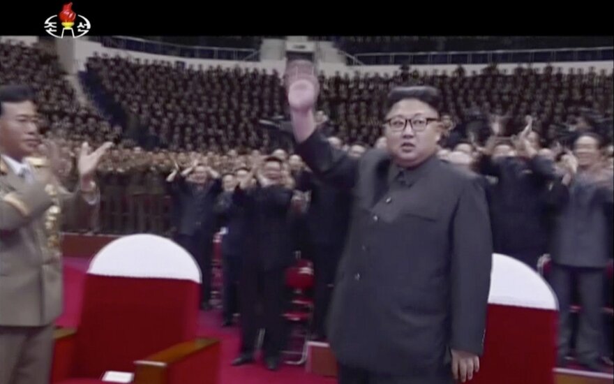 Šiaurės Korėjos lyderis švenčia – minėjo sėkmingą tarpžemyninės raketos paleidimą