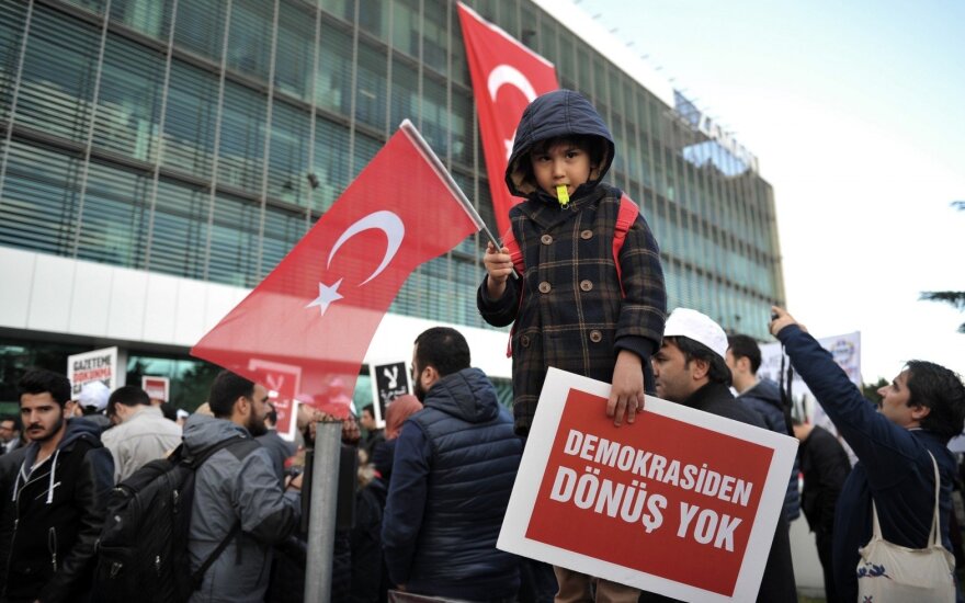 Protestas prie Turkijos laikraščio Zaman redakcijos