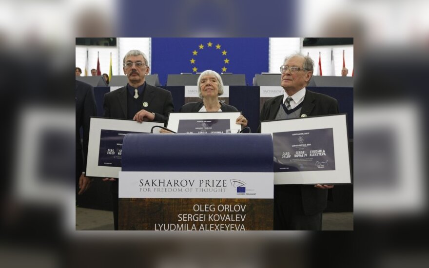 Sacharovo premijos laureatai:  (iš kairės į dešinę) Olegas Orlovas, Liudmila Aleksejeva, Sergejus Kovaliovas.