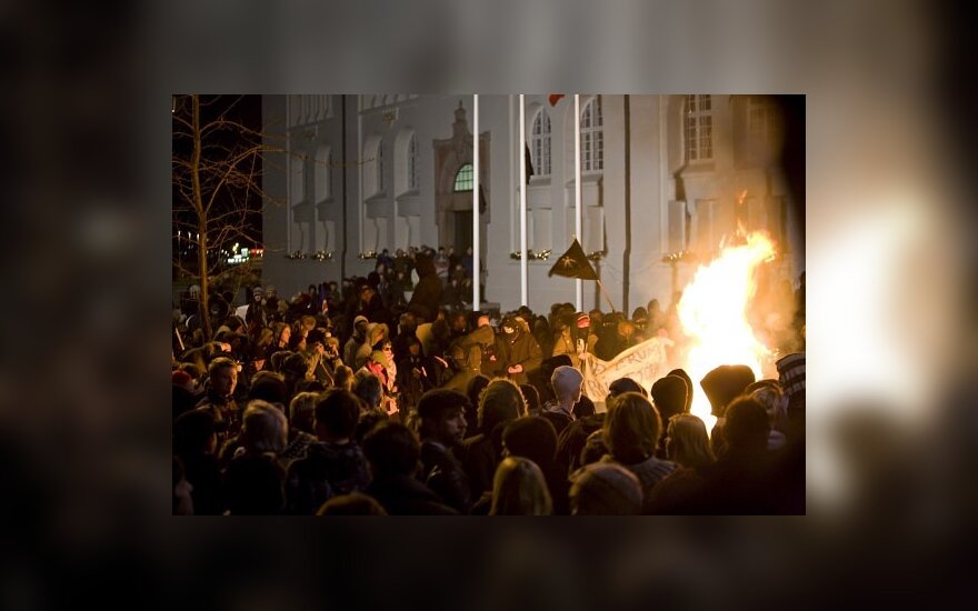 Islandijoje tęsiasi protestai – sužeisti du policininkai