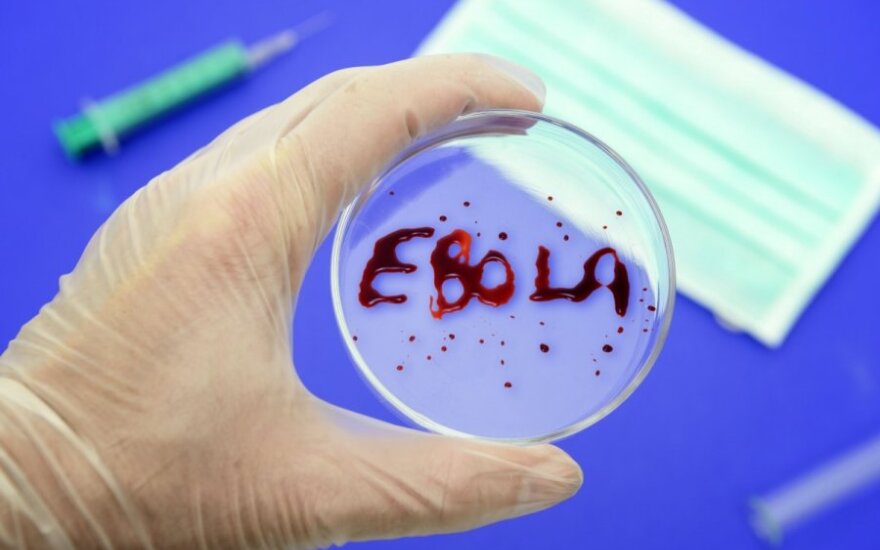 Dėl Ebolos viruso karantino uždraudė išeiti iš namų