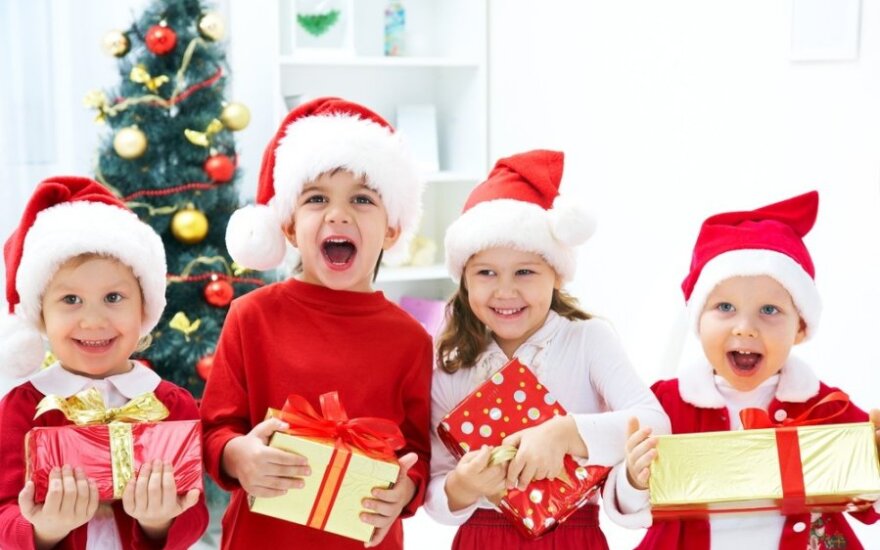 vaikai, dovanos, Kalėdos, eglė, nykštukai