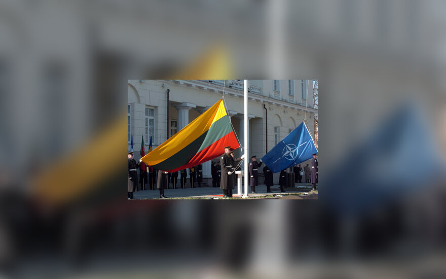 Lietuvos ir NATO vėliavos