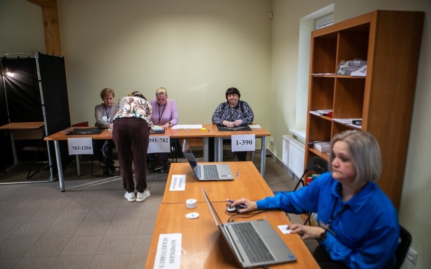 White Gloves records over 100 election irregularities, mostly in Trakai district