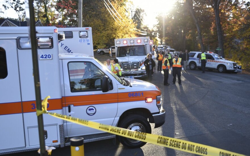 Kanados nacionaliniame parke apvirtus autobusui žuvo trys turistai
