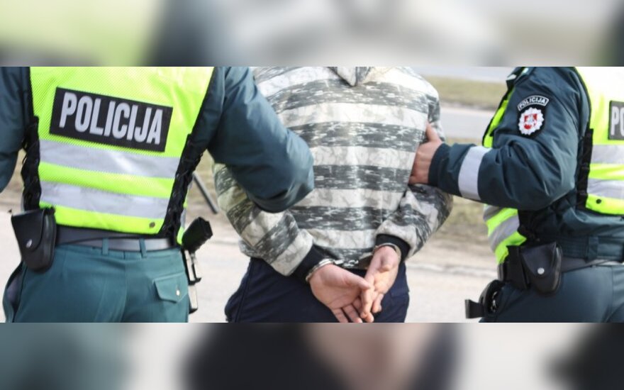 Vilniuje avariją sukėlęs vyras susigrūmė su pareigūnais: vienam lūžo riešas, kitam - dilbis