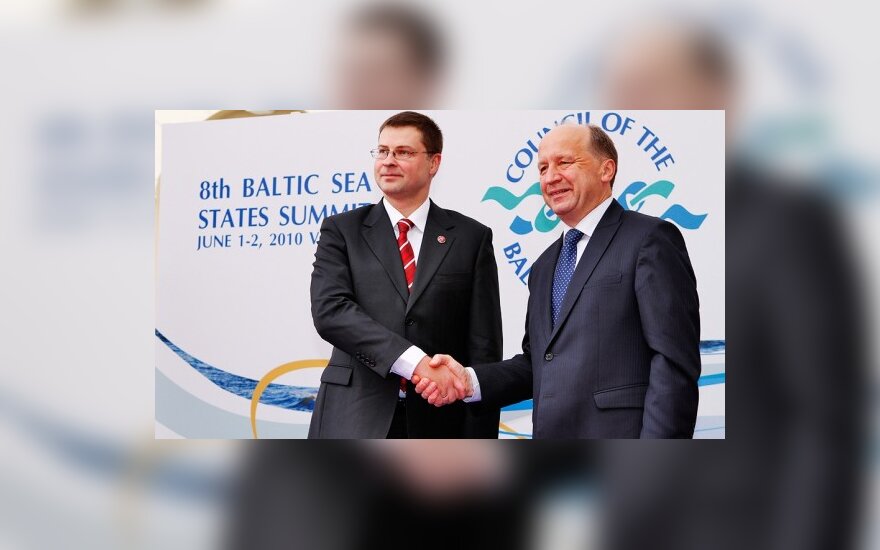 Latviams labiau patinka A.Kubiliaus vyriausybė, lietuviams - V.Dombrovskio