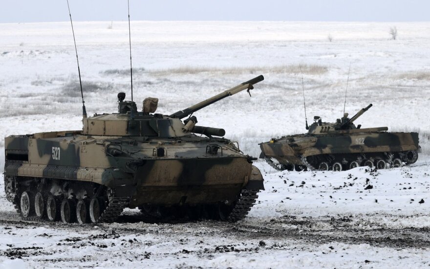 Rusijos politikas ragina separatistų kontroliuojamų Ukrainos vietovių gyventojus prisijungti prie Rusijos kariuomenės