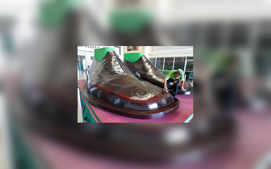 Didžiausi pasaulyje batai pasiūti Filipinuose