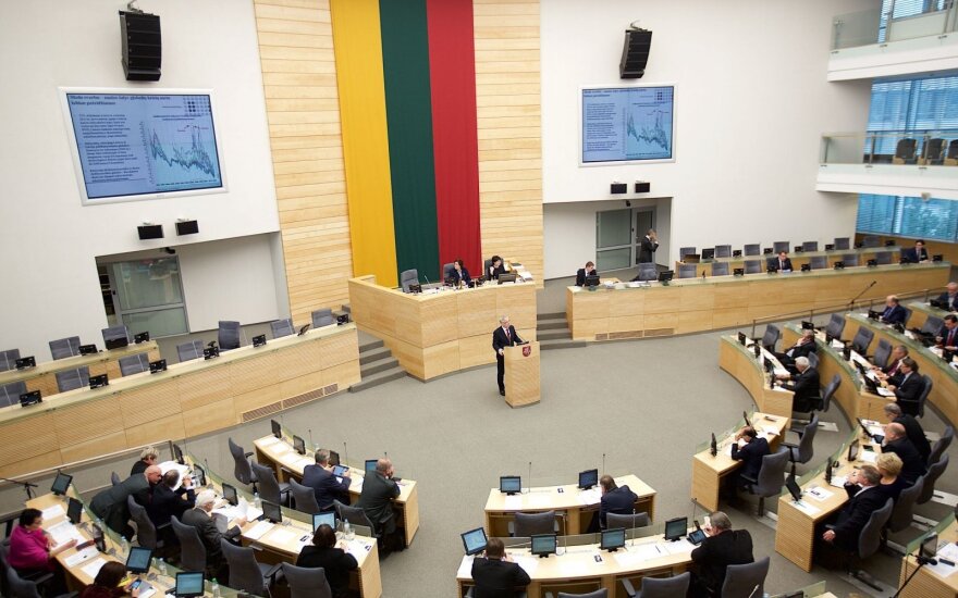 Conservative, Liberal leaders urge PM to check Seimas' confidence