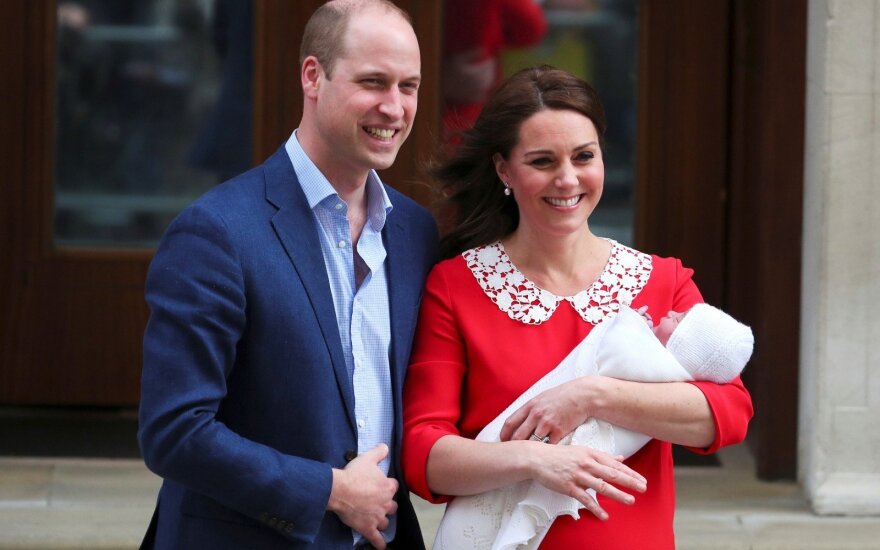 Duke and Duchess of Cambridge introduce their baby