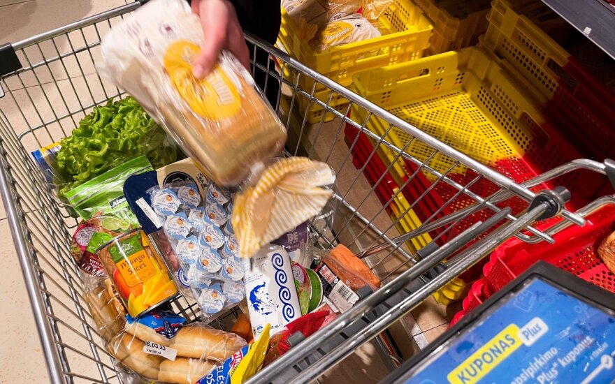 Metinė infliacija euro zonoje sausį toliau mažėjo