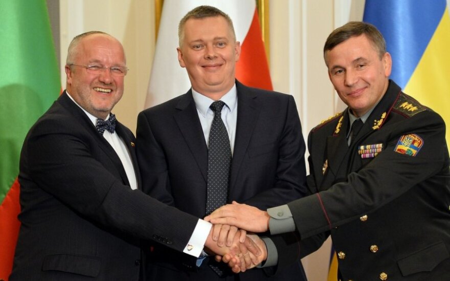 Lietuvos, Lenkijos ir Ukrainos gynybos ministrai – Juozas Olekas,  Tomaszas Siemoniakas ir Valerijus Heletejus