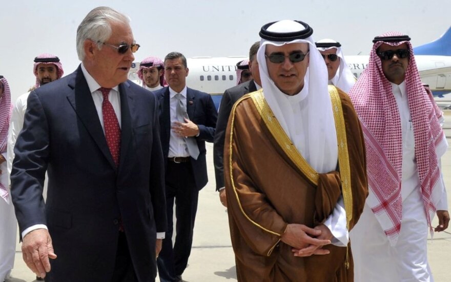 R. Tillersonas susitiks su arabų šalių ministrais dėl Kataro boikoto