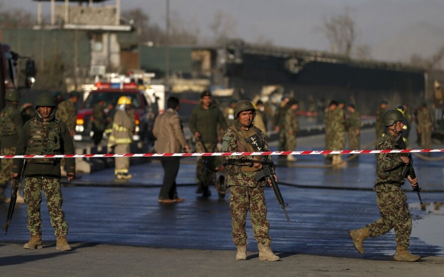 Afganistane per sprogimą žuvo 11 žmonių, policininkas nušovė savo penkis kolegas