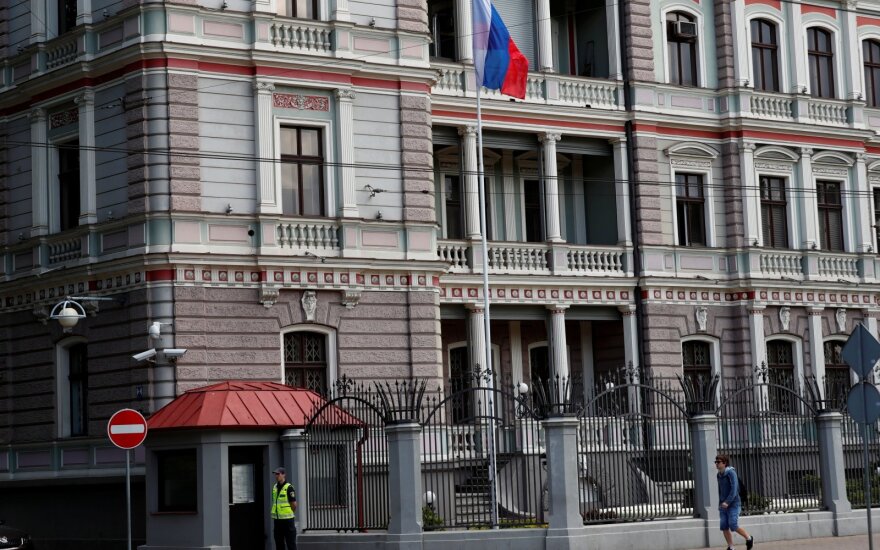 Latvija ir Estija uždaro Rusijos generalinius konsulatus, išsiunčia diplomatų