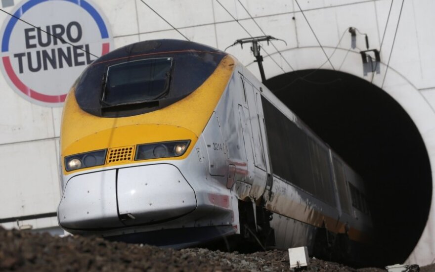Traukinyje „Eurostar“ kilo chaosas dėl „visiškai girtų“ britų
