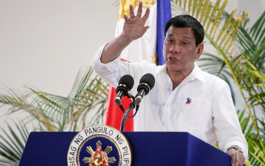 Filipinų lyderis pažadėjo nebesikeikti