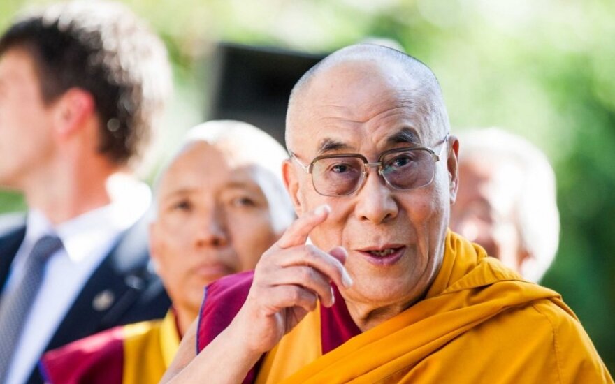 Kinija reikalauja B. Obamą atšaukti susitikimą su Dalai Lama