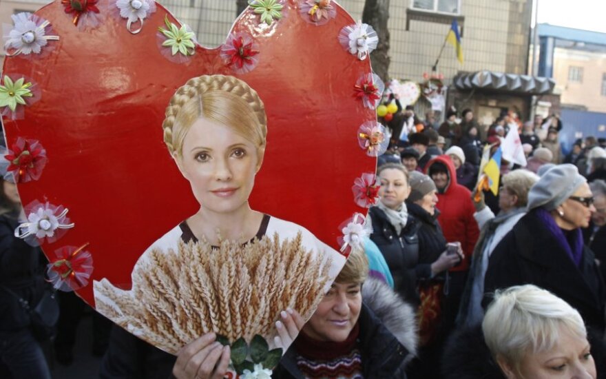 J.Tymošenko rėmėjai sveikina buvusią Ukrainos premjerę su gimtadieniu