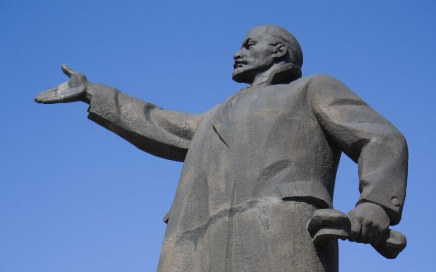 Legendiniam kalbininkui kalbos laisvamaniai primena Leniną