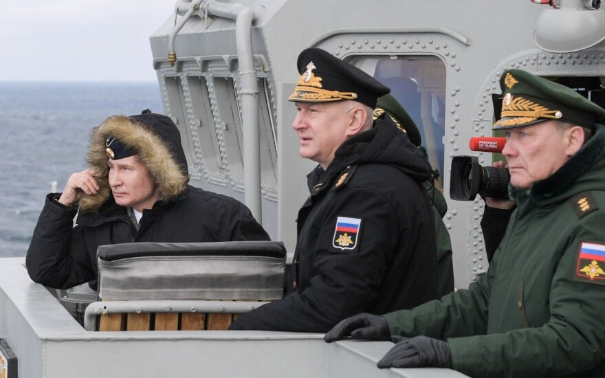 Vladimiras Putinas, Aleksandras Dvornikovas (kairėje)