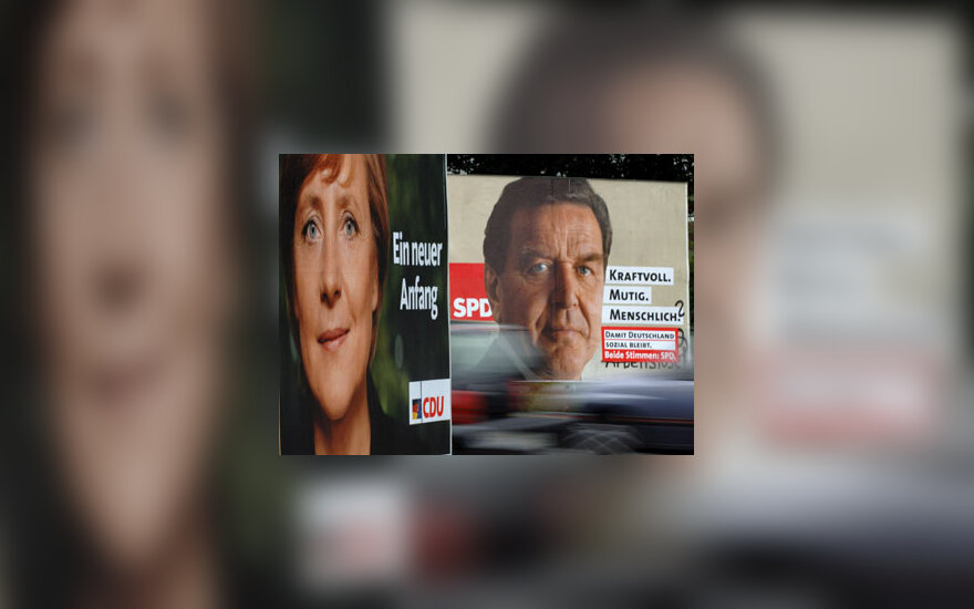 A.Merkel ir G.Schroederio plakatai