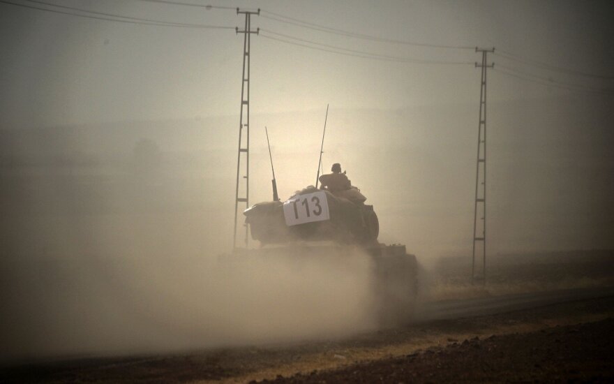 Turkijos tankai Sirijoje išduoda slaptą planą: taikinys visai kitas