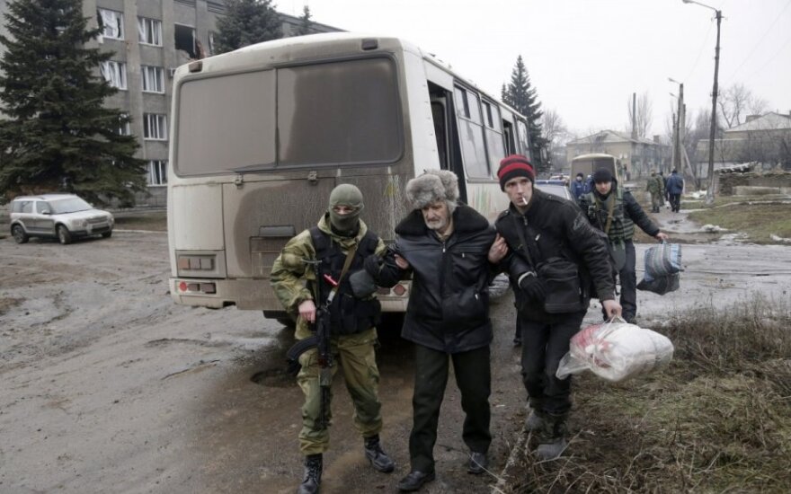 Rytų Ukrainoje atakuotas greitosios pagalbos automobilis, yra aukų
