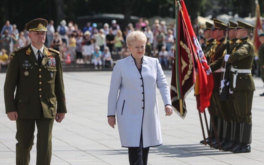 D. Grybauskaitė kariams: privalote būti geriausi