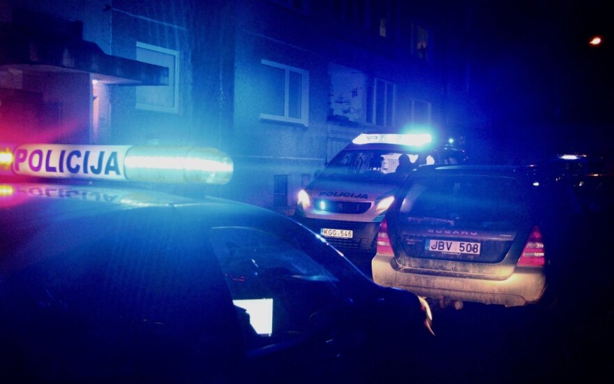 Baisi nelaimė Vilniuje: balkone rasta negyva moteris – įtariama, kad iškrito pro kito aukšto balkoną