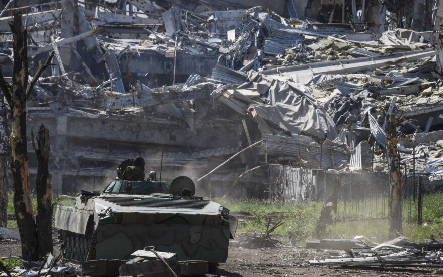 Karšta naktis Ukrainoje: iki paryčių aidėjo tankų ir minosvaidžių šūviai