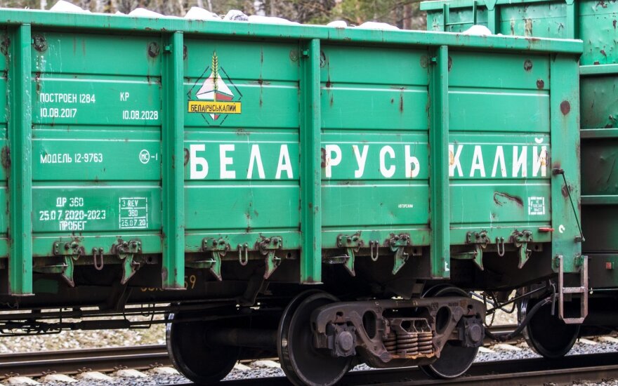 Baltarusiškų trąšų vežimo mįslė: su „Belaruskalij“ sutartis bus nutraukta, bet lieka dar kita įmonė