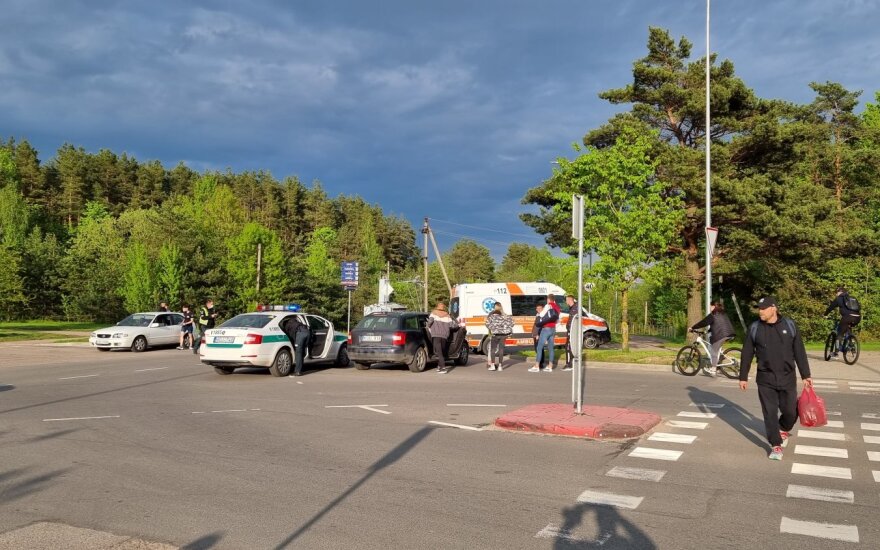 Vilniuje iš miškelio išbėgusį alaus vagį gatvėje partrenkė automobilis