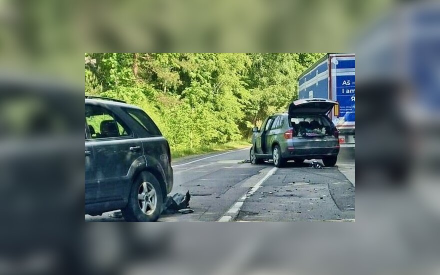 Vilniaus rajone susidūrė du automobiliai, nukentėjo moteris