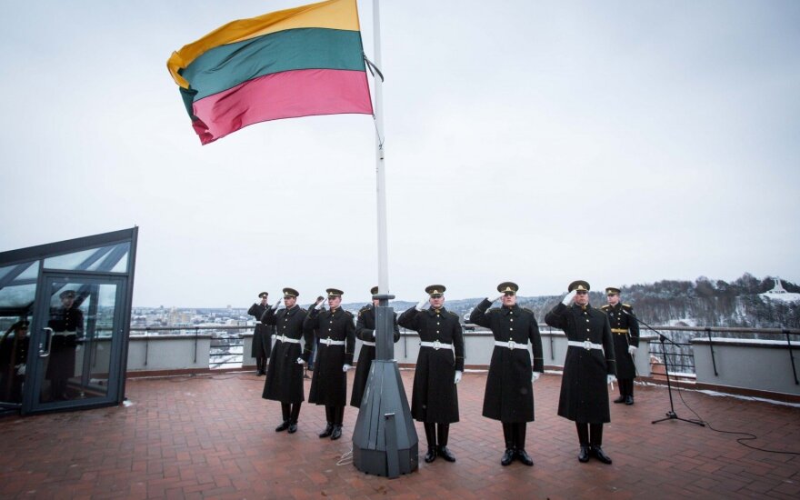 Pirmąją Naujųjų metų dieną - tradicinė Lietuvos vėliavos pagerbimo ceremonija