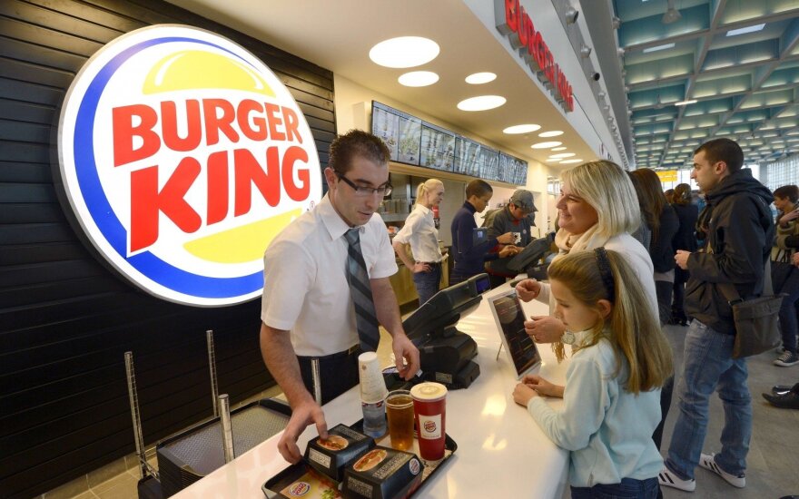 Belgijos karališkoji šeima pasipiktinusi – „Burger King“ savo mėsainį prilygino karaliui