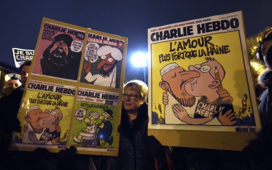 Prancūzai dalyvauja demonstracijose, reikšdami užuojautą dėl teroristinio išpuolio