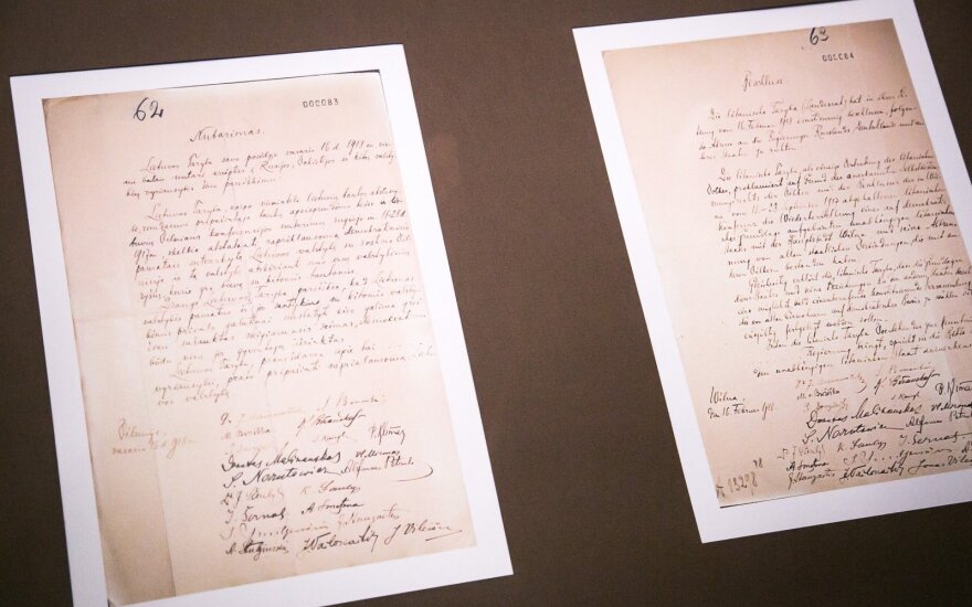 Nepriklausomybės akto faksimilė perduota eksponuoti M. Mažvydo bibliotekai