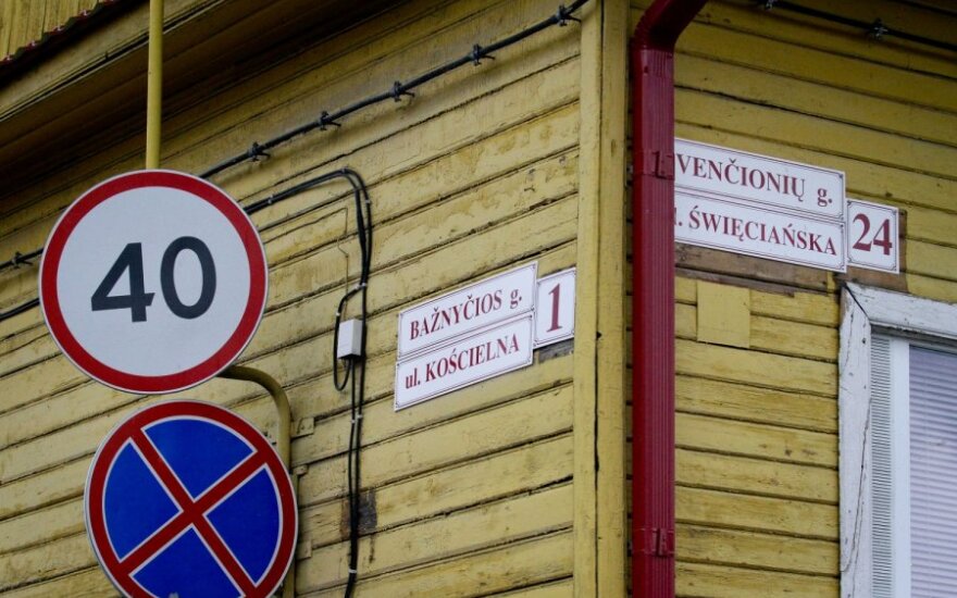 Naujoji Vyriausybė linkusi leisti dvikalbius gatvių pavadinimus ir lenkiškus rašmenis pase