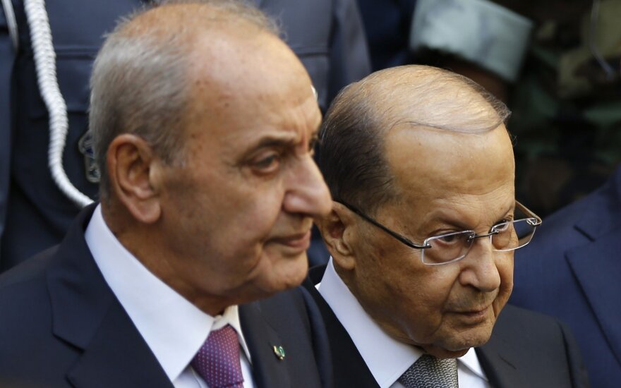 Libano prezidentas mėnesiui sustabdė parlamento įgaliojimus