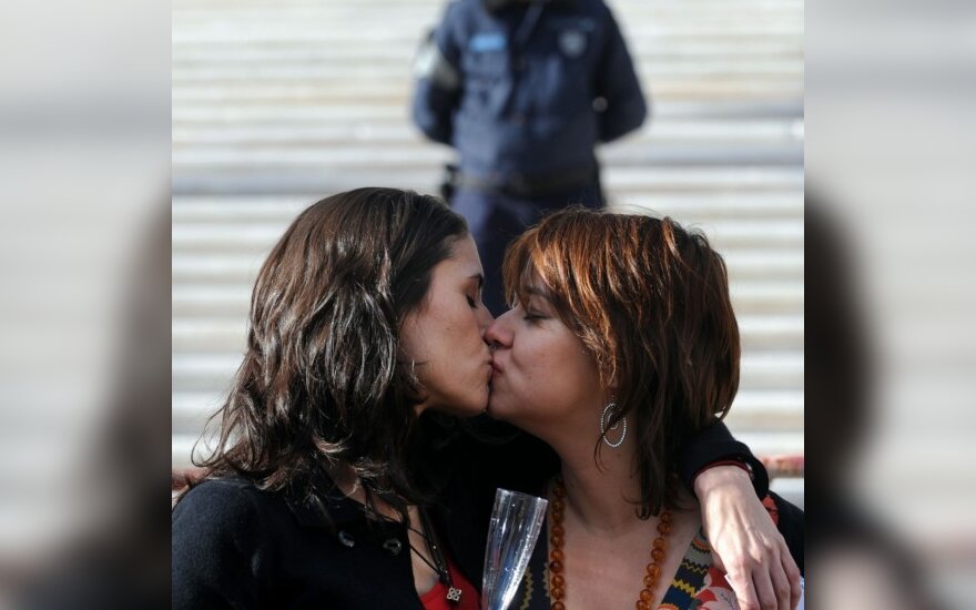 Portugalijos parlamentas balsavo už gėjų santuokas