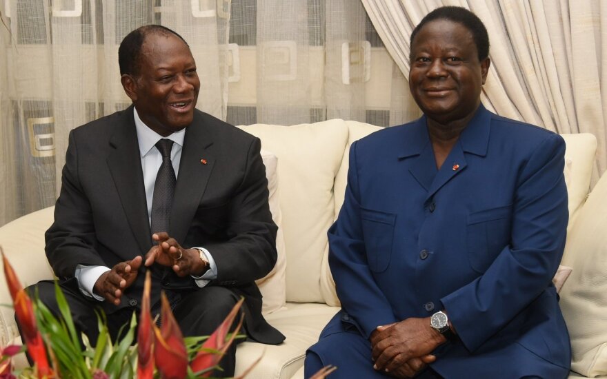 Alassane'as Ouattara (kairėje)