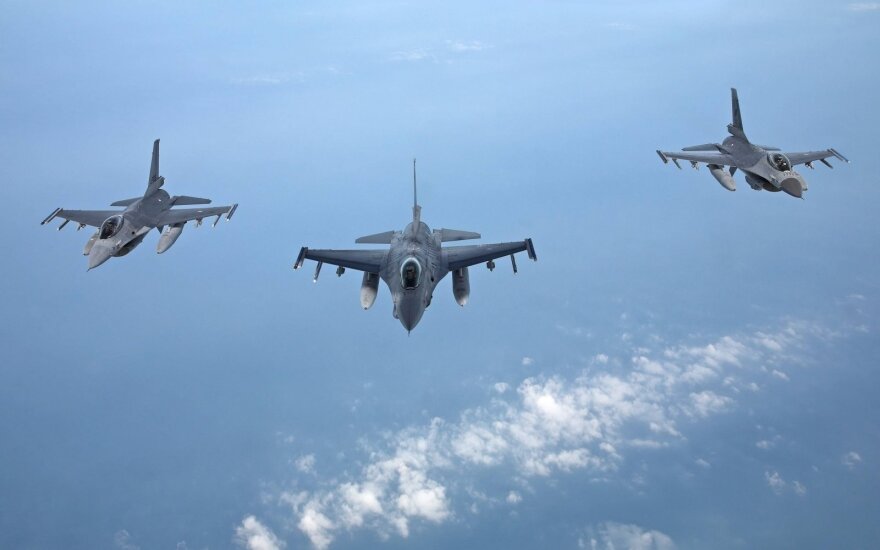Ukraina pateikė prašymą Nyderlandams dėl naikintuvų F-16 tiekimo