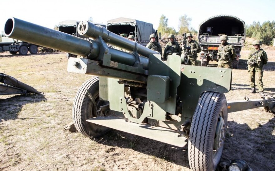 Lietuva pasirašo sutartį dėl artilerijos pabūklų iš Vokietijos pirkimo