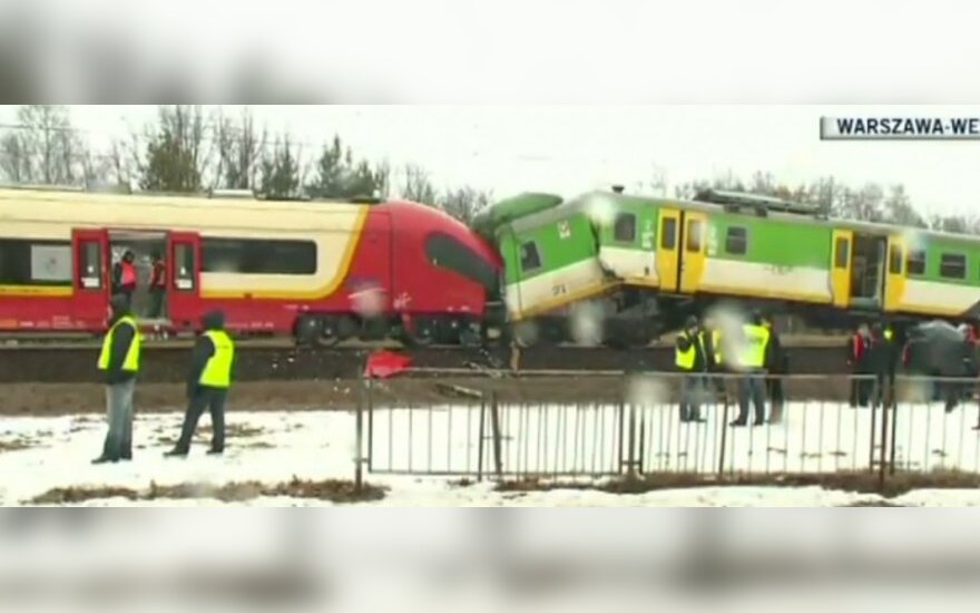 Netoli Varšuvos susidūrė du keleiviniai traukiniai, yra sužeistų