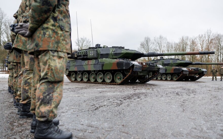 Vokietijos ir Portugalijos pažadėti tankai „Leopard“ dar šį mėnesį pasieks Ukrainą