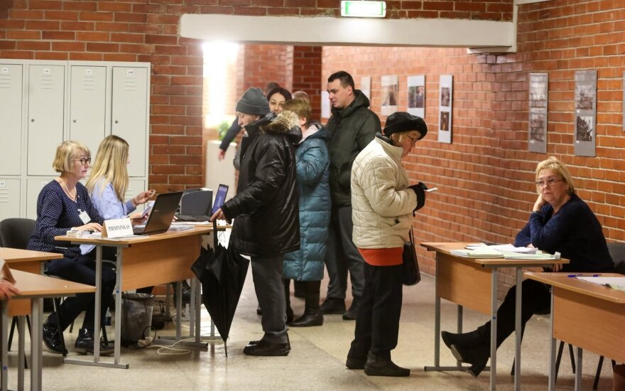 Ryškėja savivaldos paveikslas: kai kuriuose miestuose - absoliuti vienvaldystė