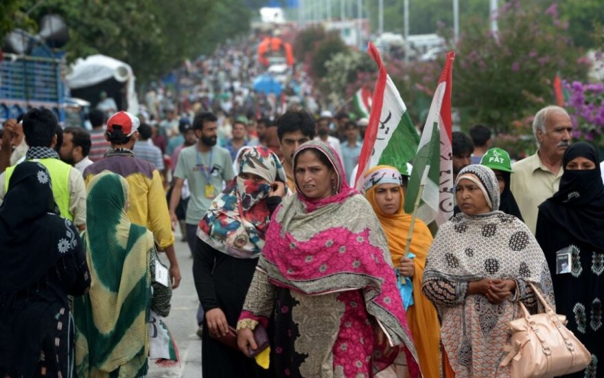 Tūkstančiai pakistaniečių reikalauja premjero atsistatydinimo